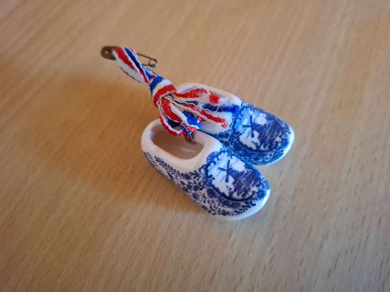 Miniature Handmade Delft 4cm x 2cm)Blue & White Porcelain Dutch Shoes (4cm x 2cm)