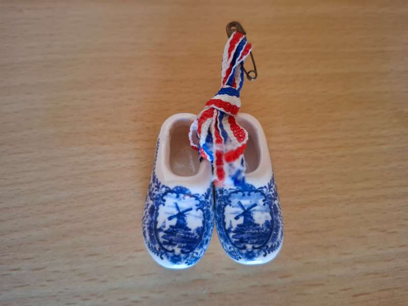 Miniature Handmade Delft 4cm x 2cm)Blue & White Porcelain Dutch Shoes (4cm x 2cm)