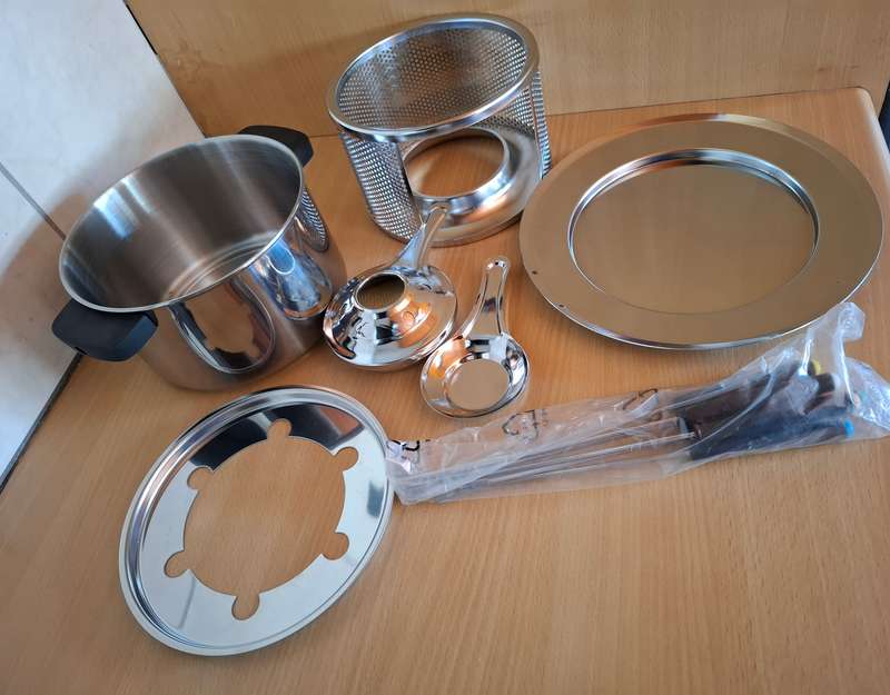 Stainless Steel Fondue Set, Including 6 Forks  (NEW CONDITION)