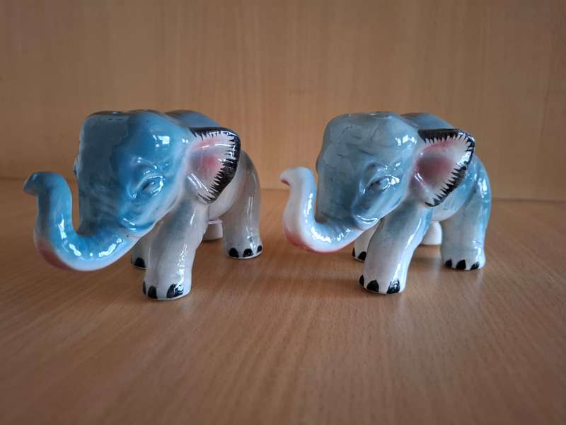 Set Elephant Salt & Pepper Shakers