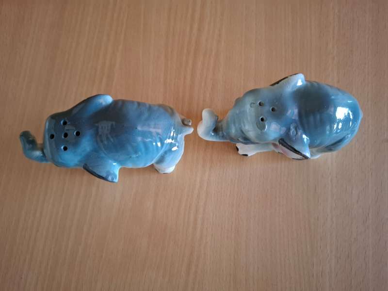 Set Elephant Salt & Pepper Shakers