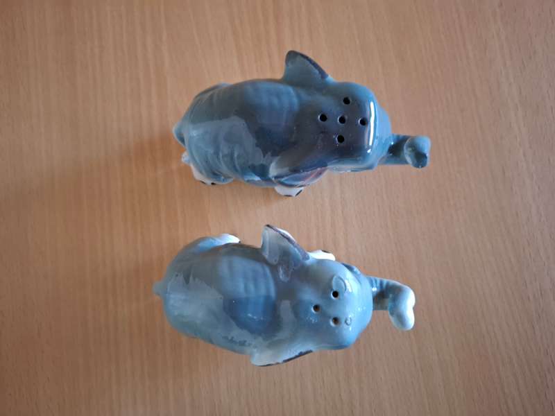 Set Elephant Salt & Pepper Shakers
