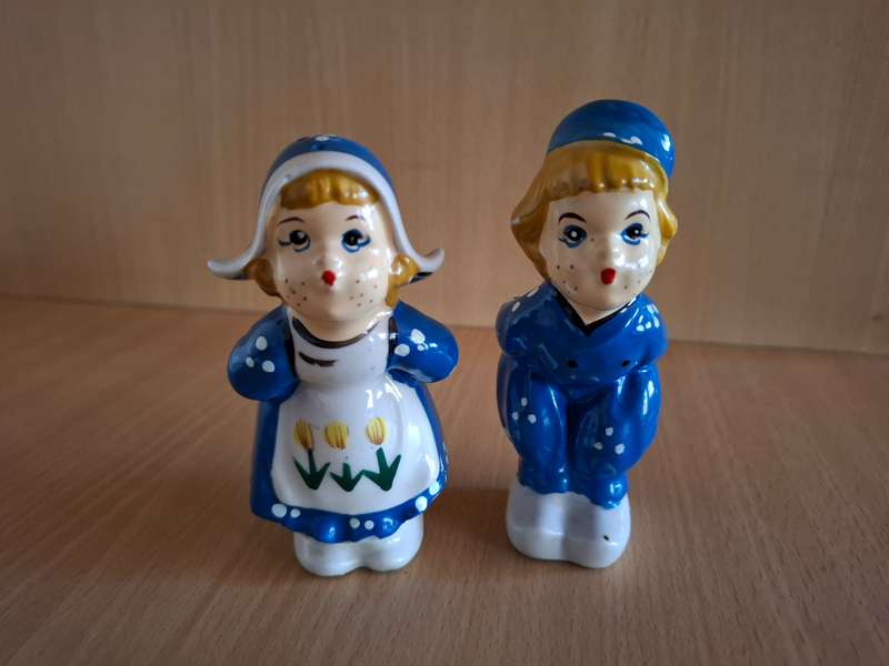 Dutch Boy & Girl Figurine Salt & Pepper Set