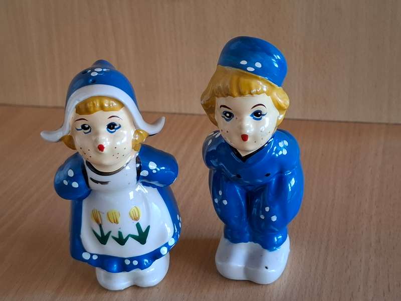 Dutch Boy & Girl Figurine Salt & Pepper Set