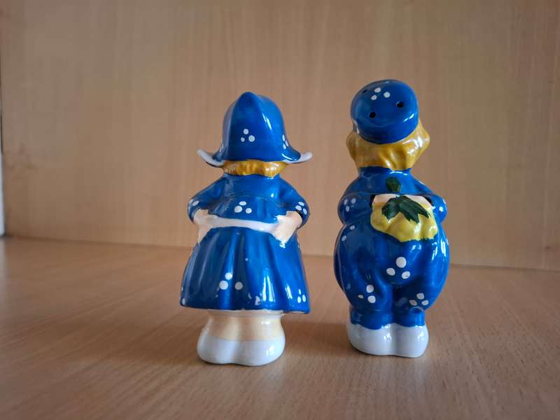 Dutch Boy & Girl Figurine Salt & Pepper Set