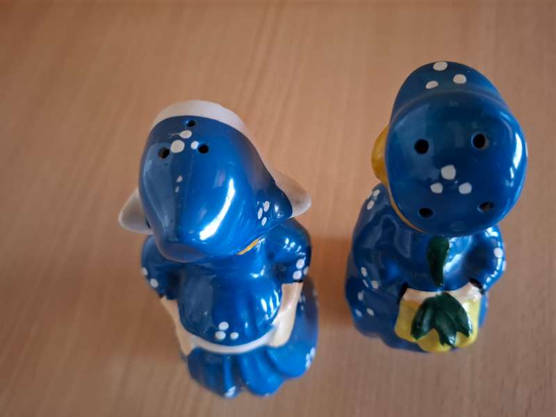 Dutch Boy & Girl Figurine Salt & Pepper Set