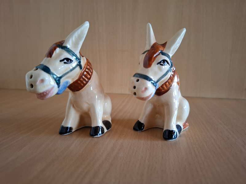 Donkey Figurine Salt & Pepper Set   (Made in Japan)