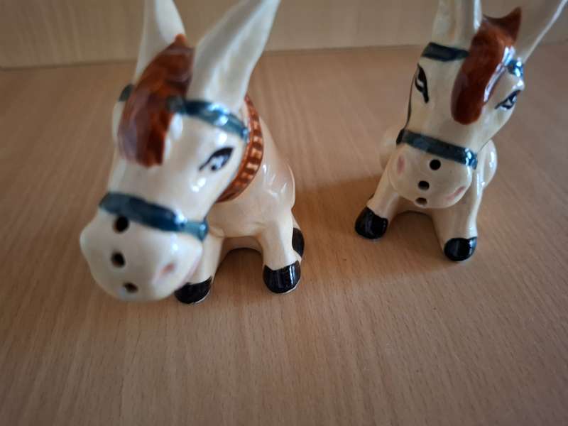 Donkey Figurine Salt & Pepper Set   (Made in Japan)