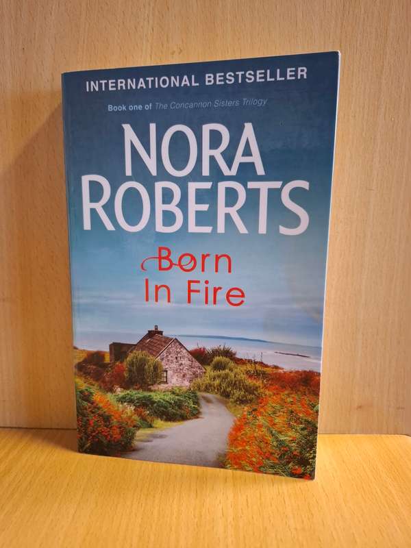 Born in Fire: Nora Roberts  (Paperback)