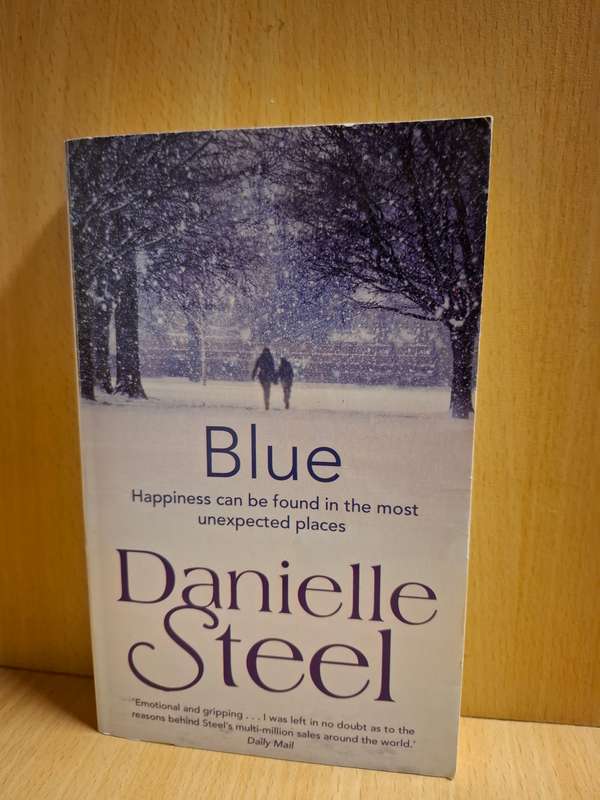 Blue: Danielle Steel  (Paperback)