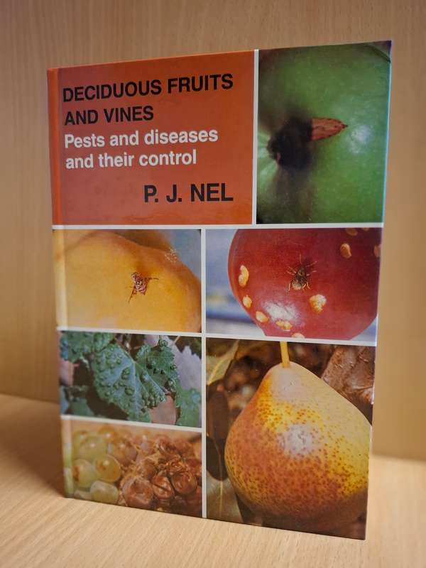 Deciduous Fruits and Vines - Pest and diseases and their control : P.J. Nel  (Hardcover)