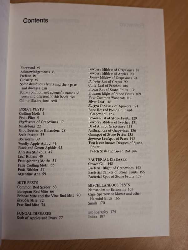 Deciduous Fruits and Vines - Pest and diseases and their control : P.J. Nel  (Hardcover)