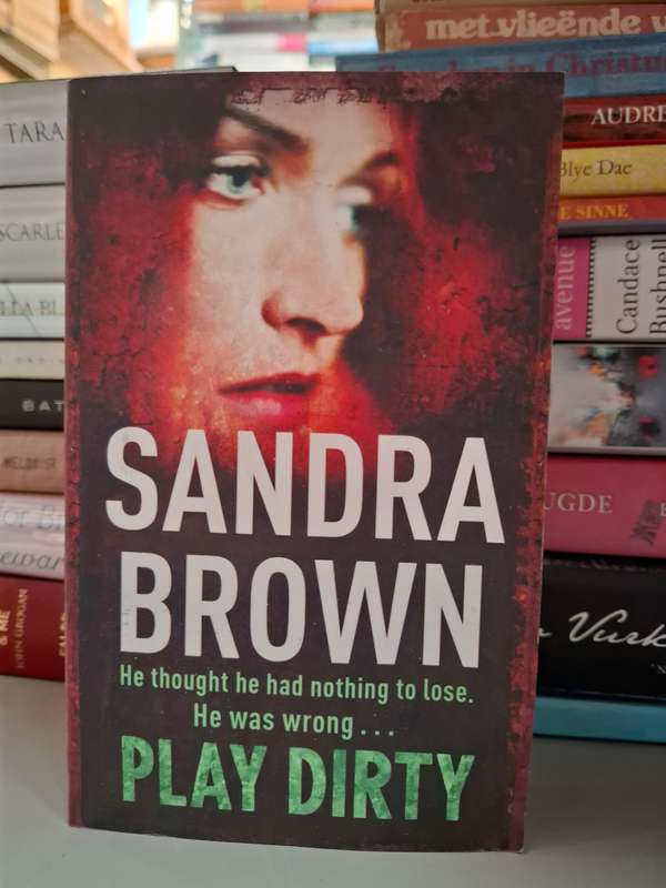 Play Dirty: Sandra Brown (Paperback)