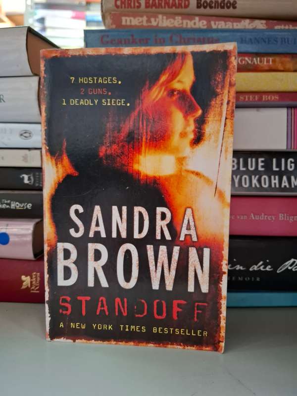 Standoff: Sandra Brown (Paperback)