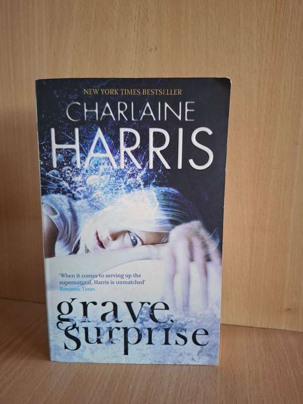 Grave Surprise: Charlaine Harris  (Paperback)