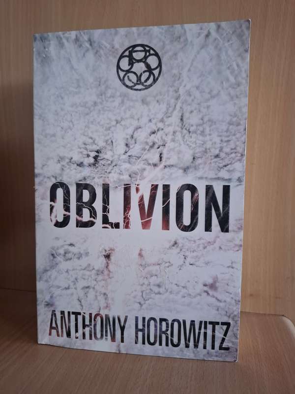 Oblivion : Anthony Horowitz  (Paperback)