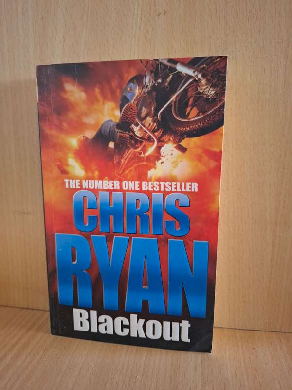 Blackout : Chris Ryan (Paperback)