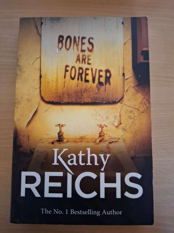 Bones are Forever: Kathy Reichs Paperback)