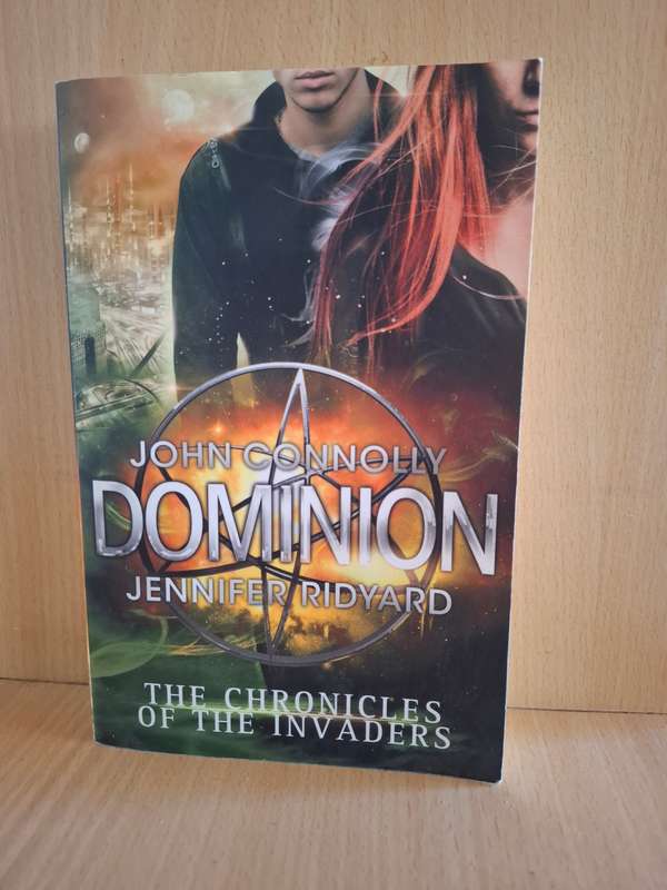 Dominion - The Chronicles of the Invaders: John Connolly, Jennifer Ridyard (Paperback)