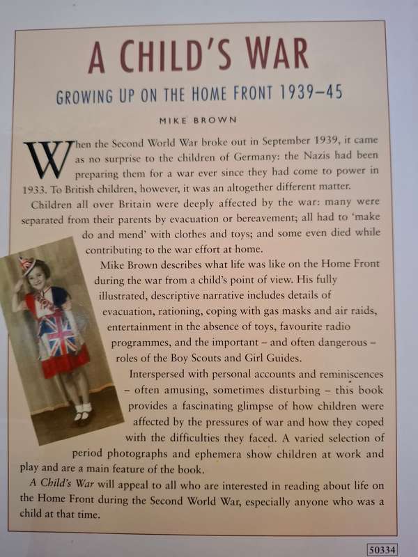 A Child`s War - Growing up on the home front 1939-1945 : Mike Brown (Paperback)