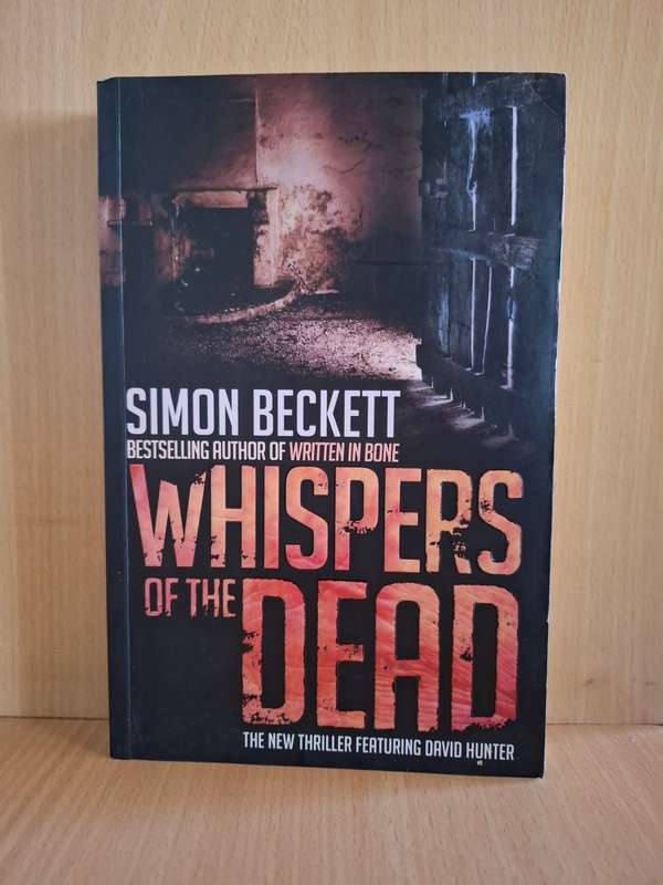Whispers of The Dead : Simon Beckett  (Paperback)