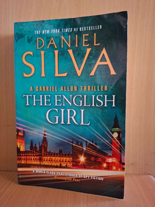 The English Girl : Daniel Silva  (Paperback)