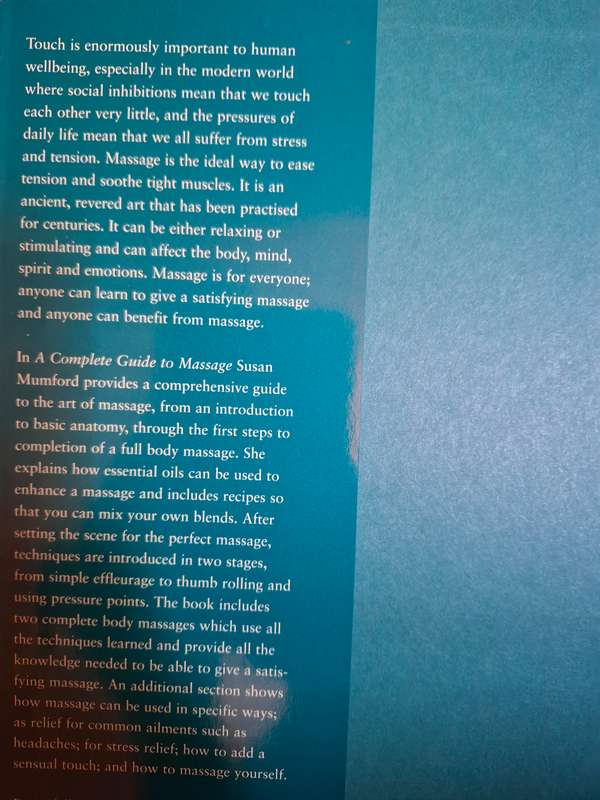 A Complete Guide to Massage : Susan Mumford  (Hardcover)
