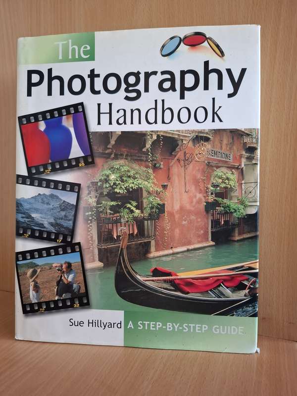 The Photography Handbook (A Step-By-Step Guide) Sue Hillyard  (Hardcover)