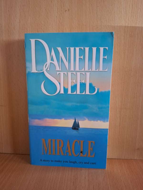 Miracle : Danielle Steel  (Paperback)