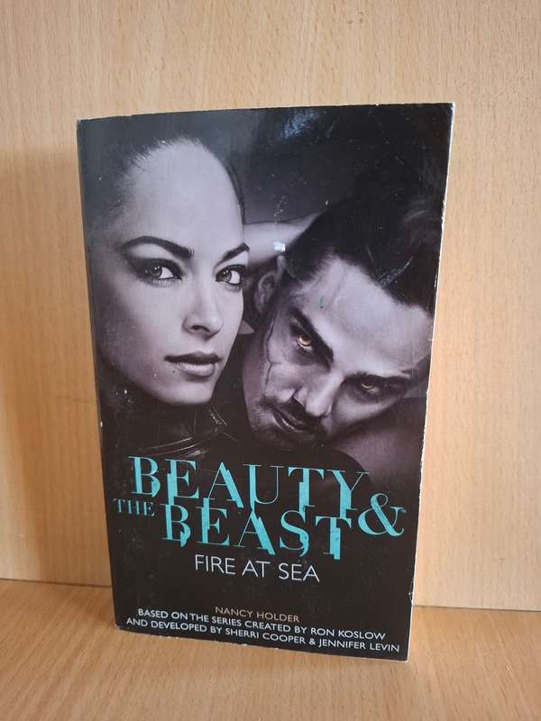 Beauty & The Beast - Fire at Sea : Nancy Holder  (Paperback)