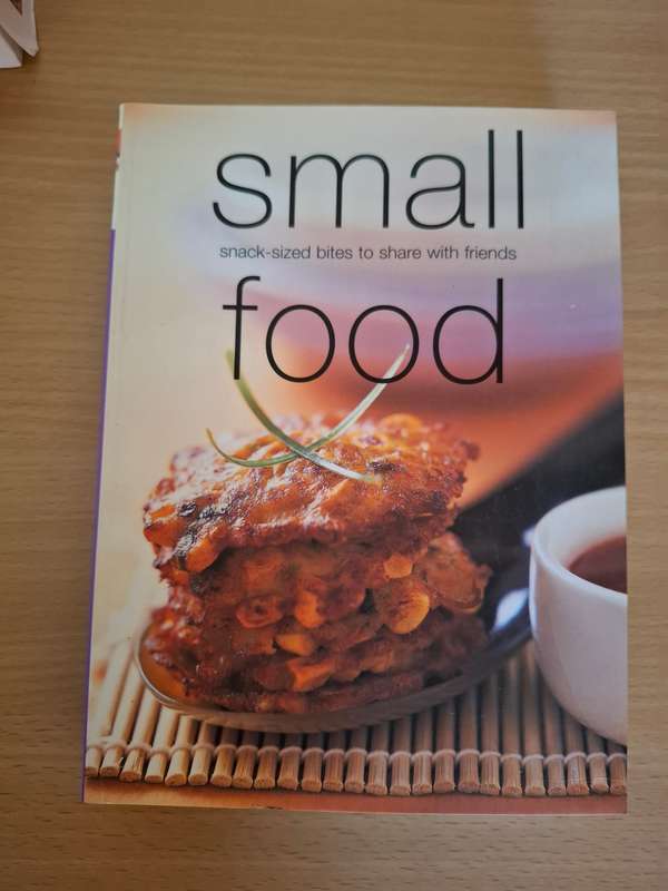 Small Food - Snack-sized bites to share with friends  (Paperback)