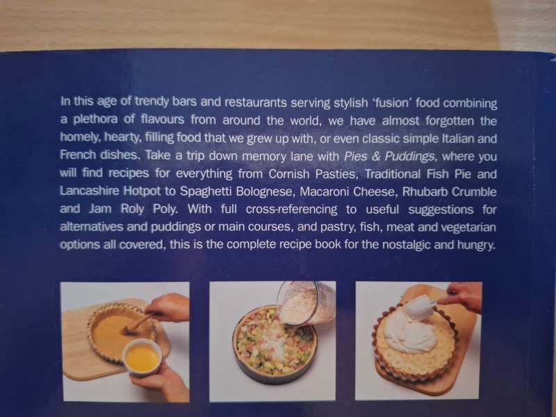 Pies & Puddings - Editor Gina Steer  (Paperback)