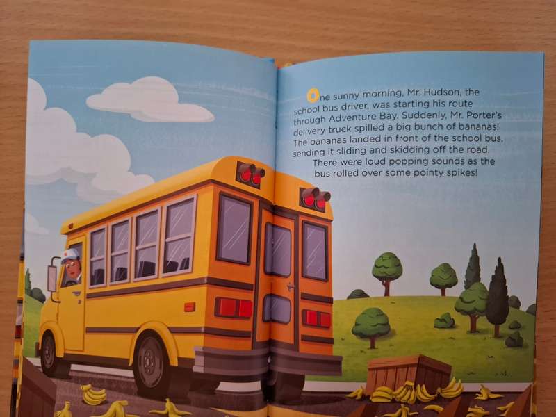 Paw Patrol - Save the School Bus  (Hardcover)