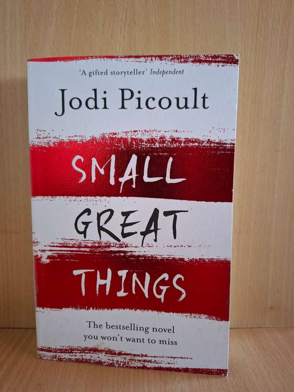 Small Great Things:  Jodi Picoult (Paperback)