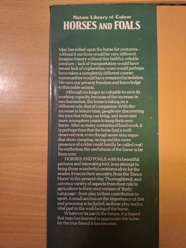 Nature`s Library of Colour - Horses and Foals  (Hardcover)