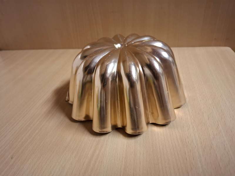Metal Jelly Mould   (width 18cm height 7cm)