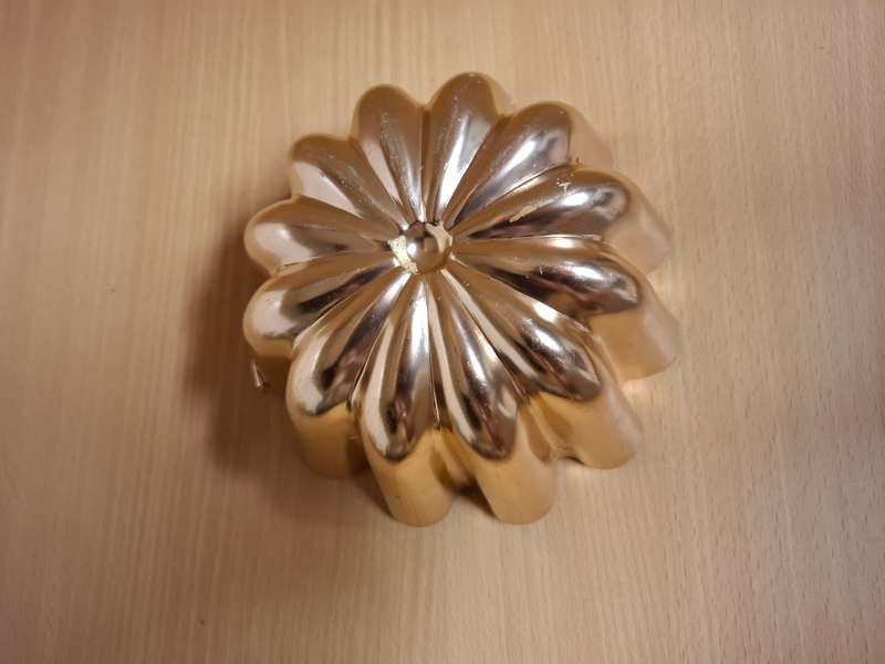 Metal Jelly Mould   (width 18cm height 7cm)