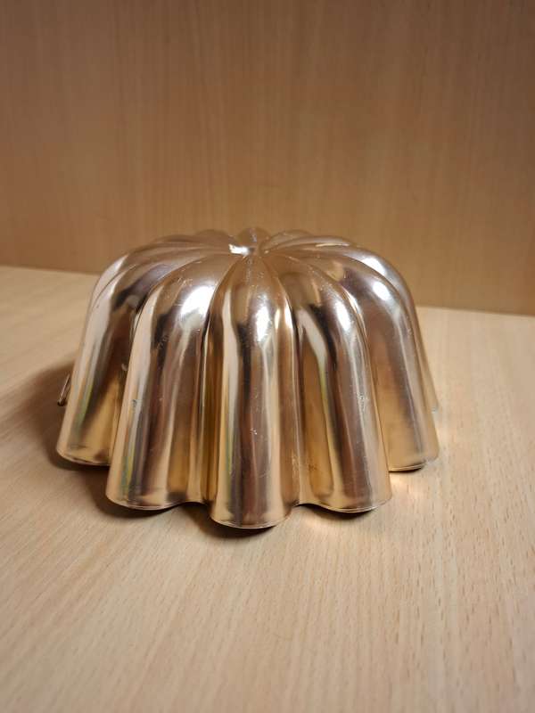 Metal Jelly Mould   (width 18cm height 7cm)