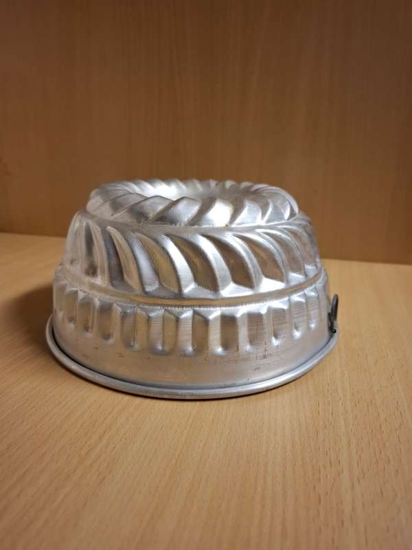 Metal Jelly Mould  (width 20cm height 10cm)
