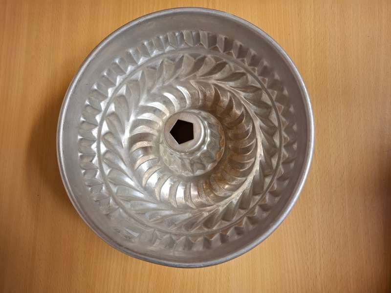 Metal Jelly Mould  (width 20cm height 10cm)