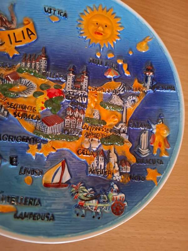Sicilia Souvenier Wall Plate - width 18cm