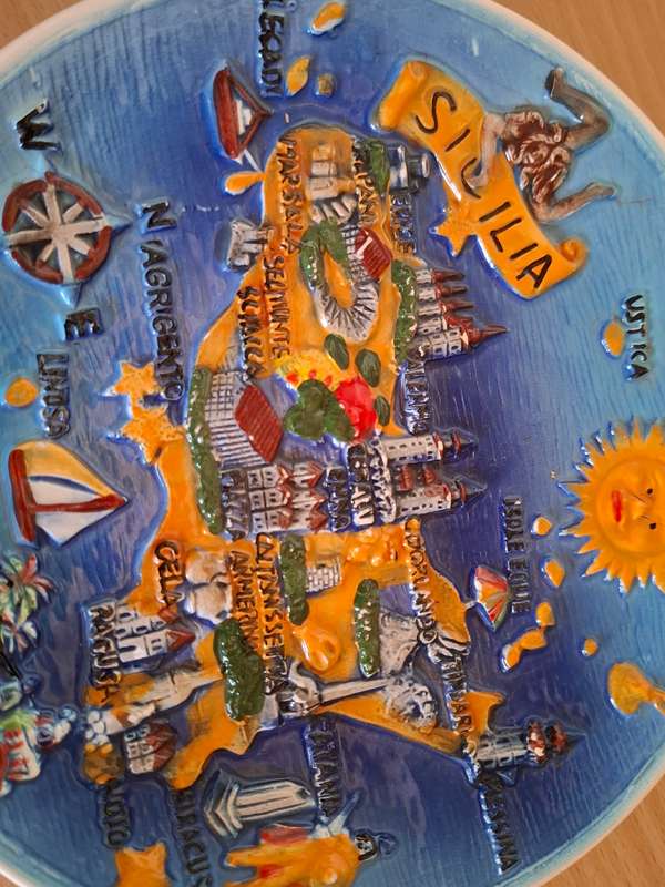 Sicilia Souvenier Wall Plate - width 18cm