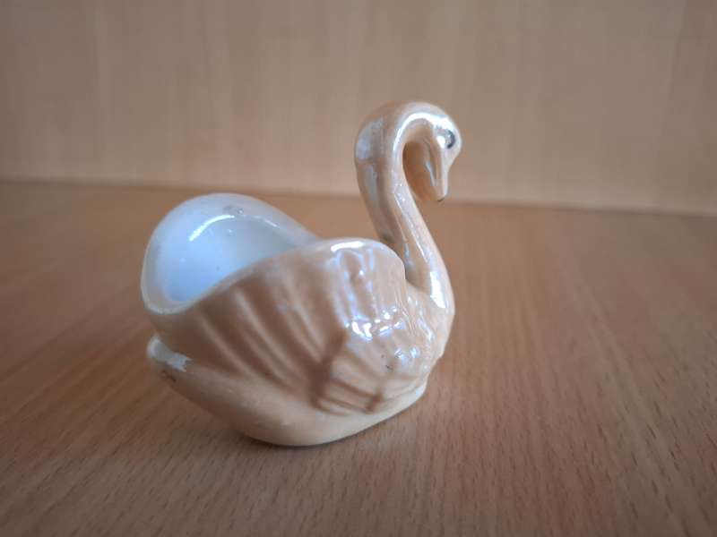 Miniature Swan Ornament - 7cm x 4cm height 6cm