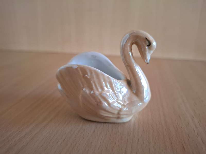 Miniature Swan Ornament - 7cm x 4cm height 6cm
