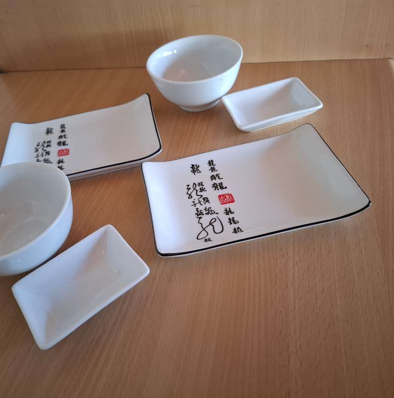 Set of 6 - 2 x Small Chinese Dishes, 2 x Small Bowls, 2 x Small Sauce Bowls