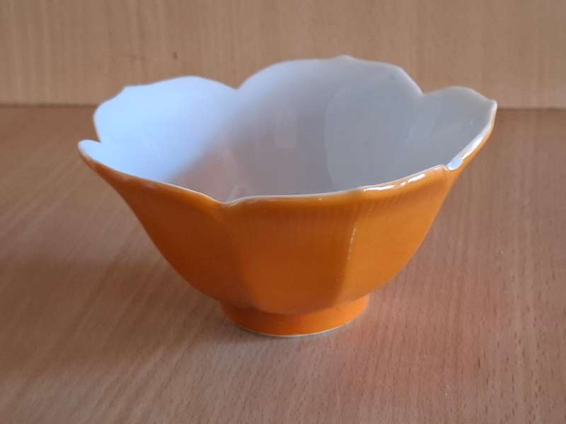 Small Vintage Petal Shaped Bowl - width 12cm height 6cm