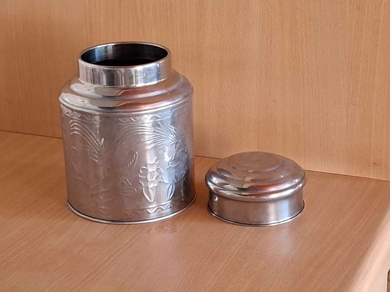 Agatha`s Bester Tea Tin/Tea Caddy - height 18cm width 13cm