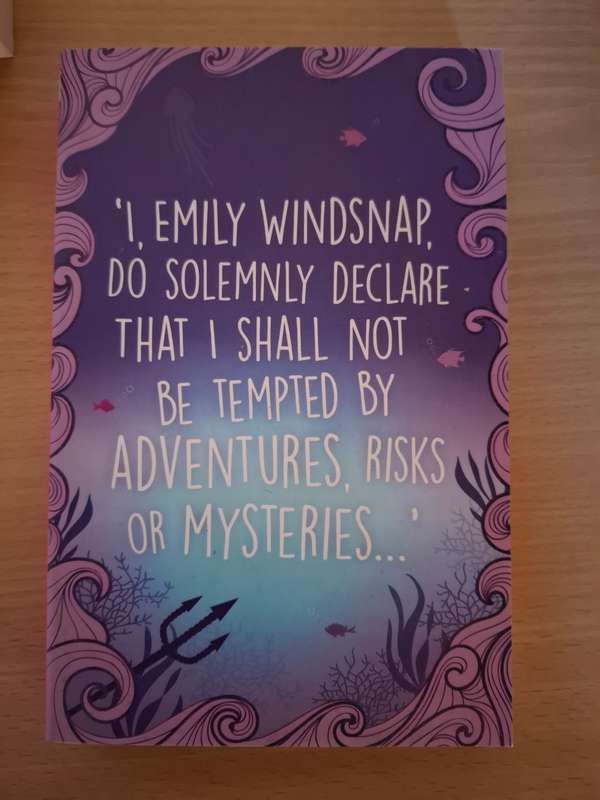 Emily Windsnap and the Falls of Forgotten Island : Liz Kessler  (Paperback)