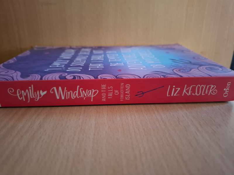 Emily Windsnap and the Falls of Forgotten Island : Liz Kessler  (Paperback)