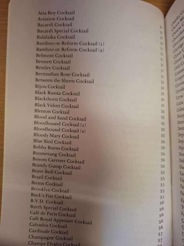The Cocktail Bar - A Collection of 400 Recipes by Charles Edited by `Carlos of Raffles` (Paperback)
